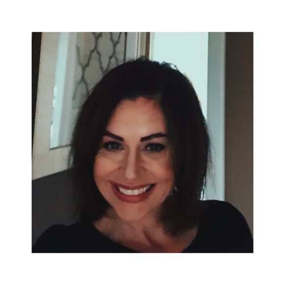 Meet your Posher, Lisa - Picture 1 of 1